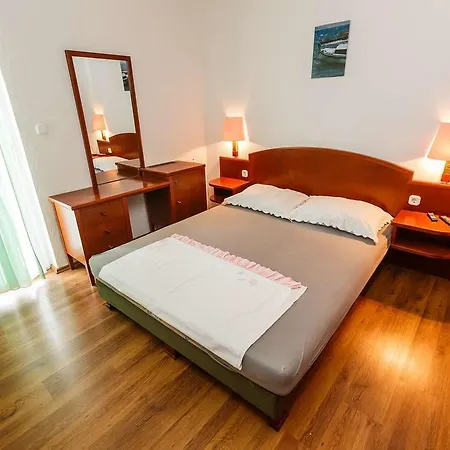Sandra 724 * Trogir